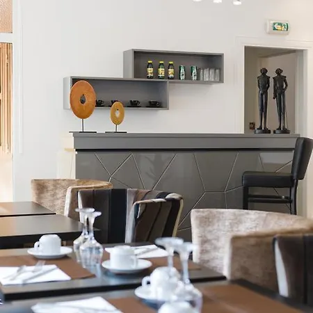 Le Saint Louis מלון