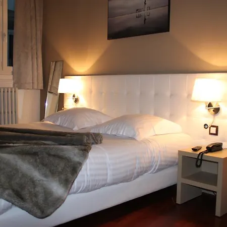 Le Saint Louis מלון