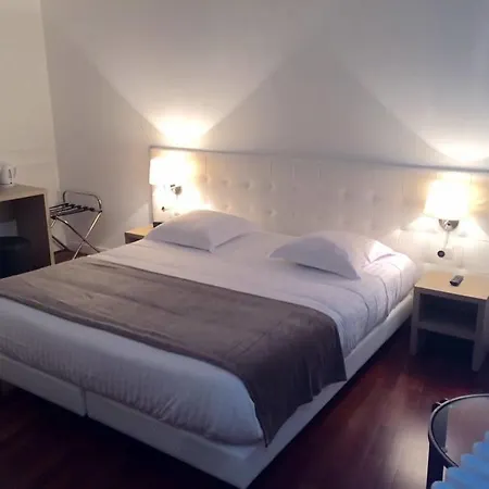 Le Saint Louis Hotell 3*