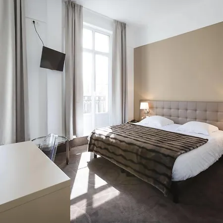 Hotel Le Saint Louis 3*