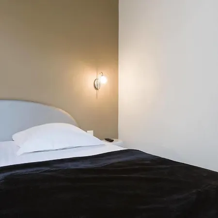 Le Saint Louis 3* אמיינס