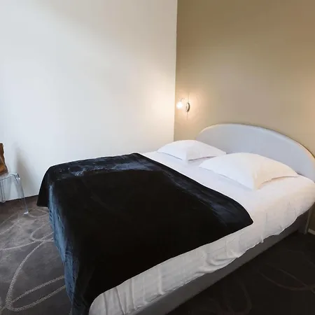 Le Saint Louis מלון 3*