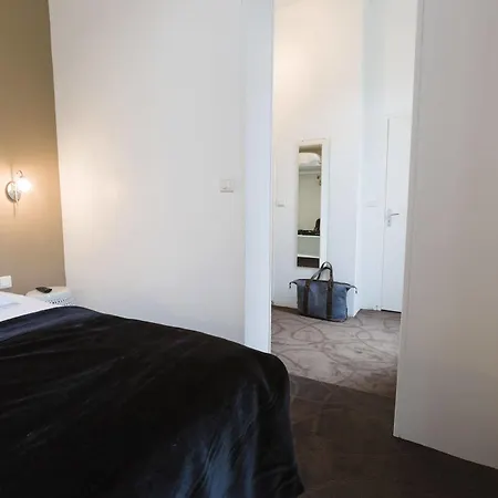 Le Saint Louis 3* אמיינס